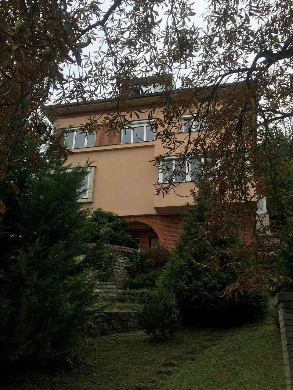 Sanatorium, pohled ze spodu